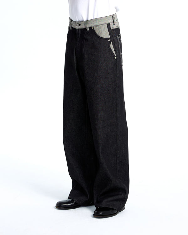 Curvy raw denim