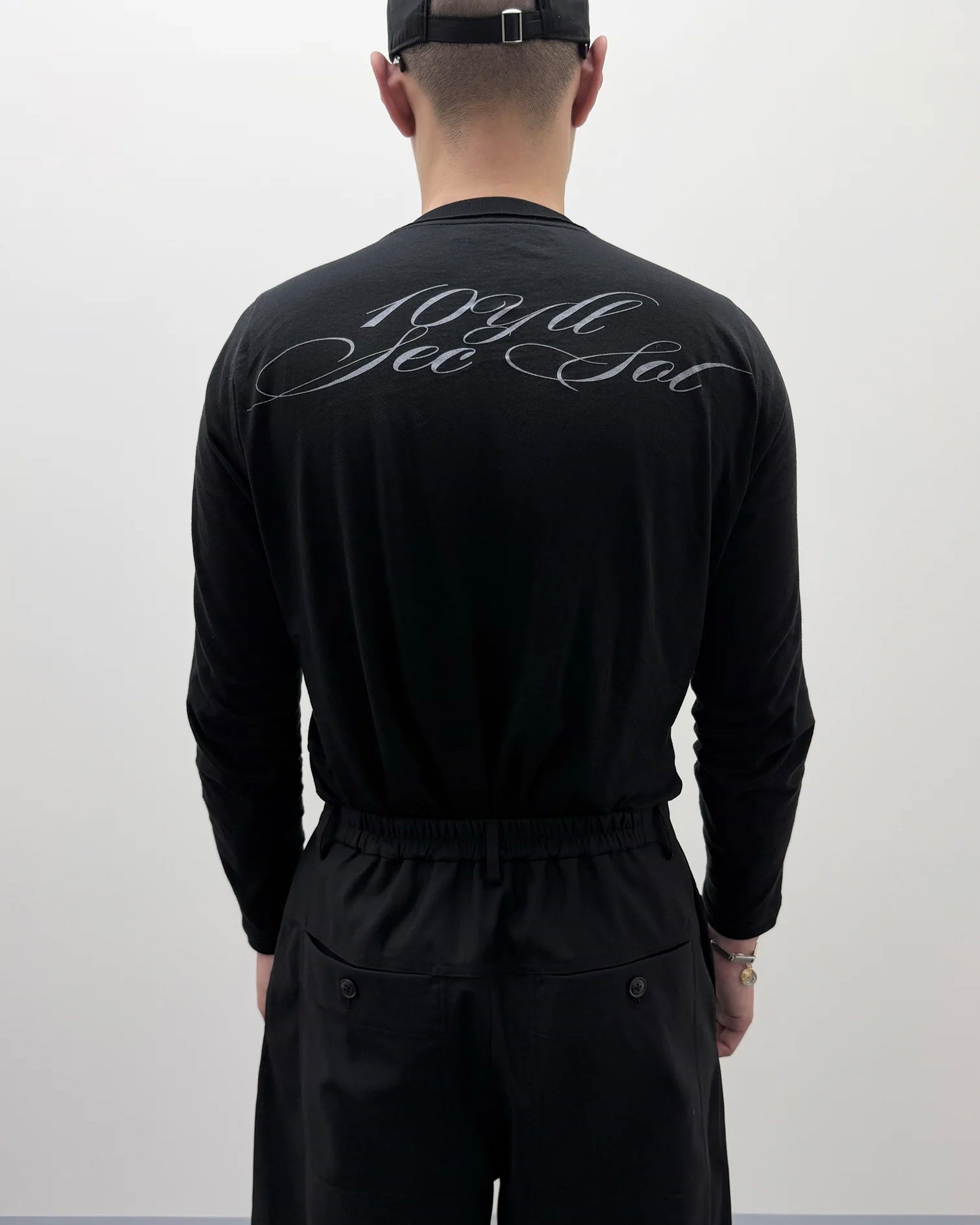 1ds CURSIVE LOGO SKINNY LS TEE