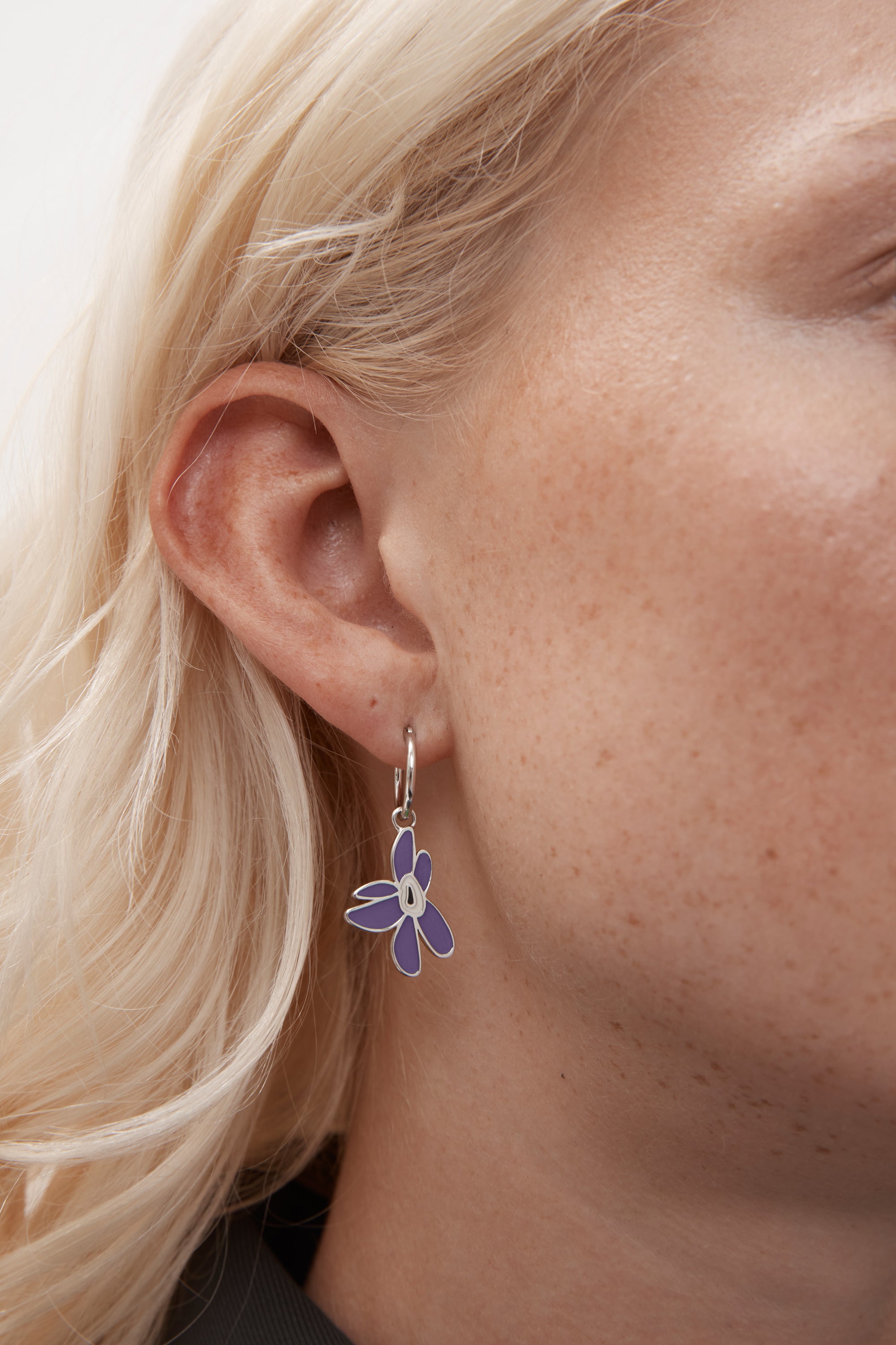 CHOOSE WARPED GESTURES EARRING