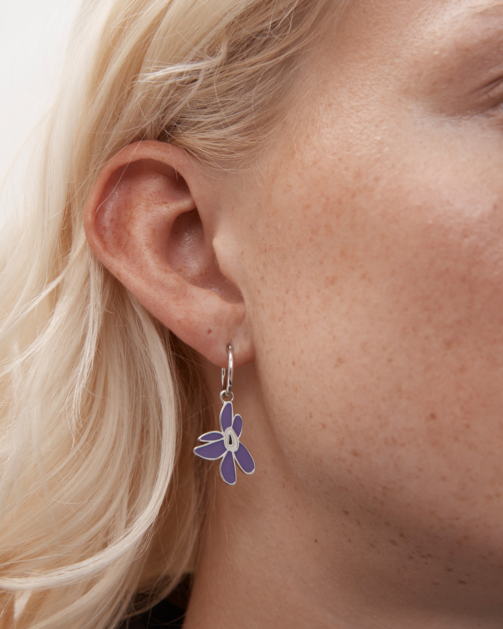 CHOOSE WARPED GESTURES EARRING