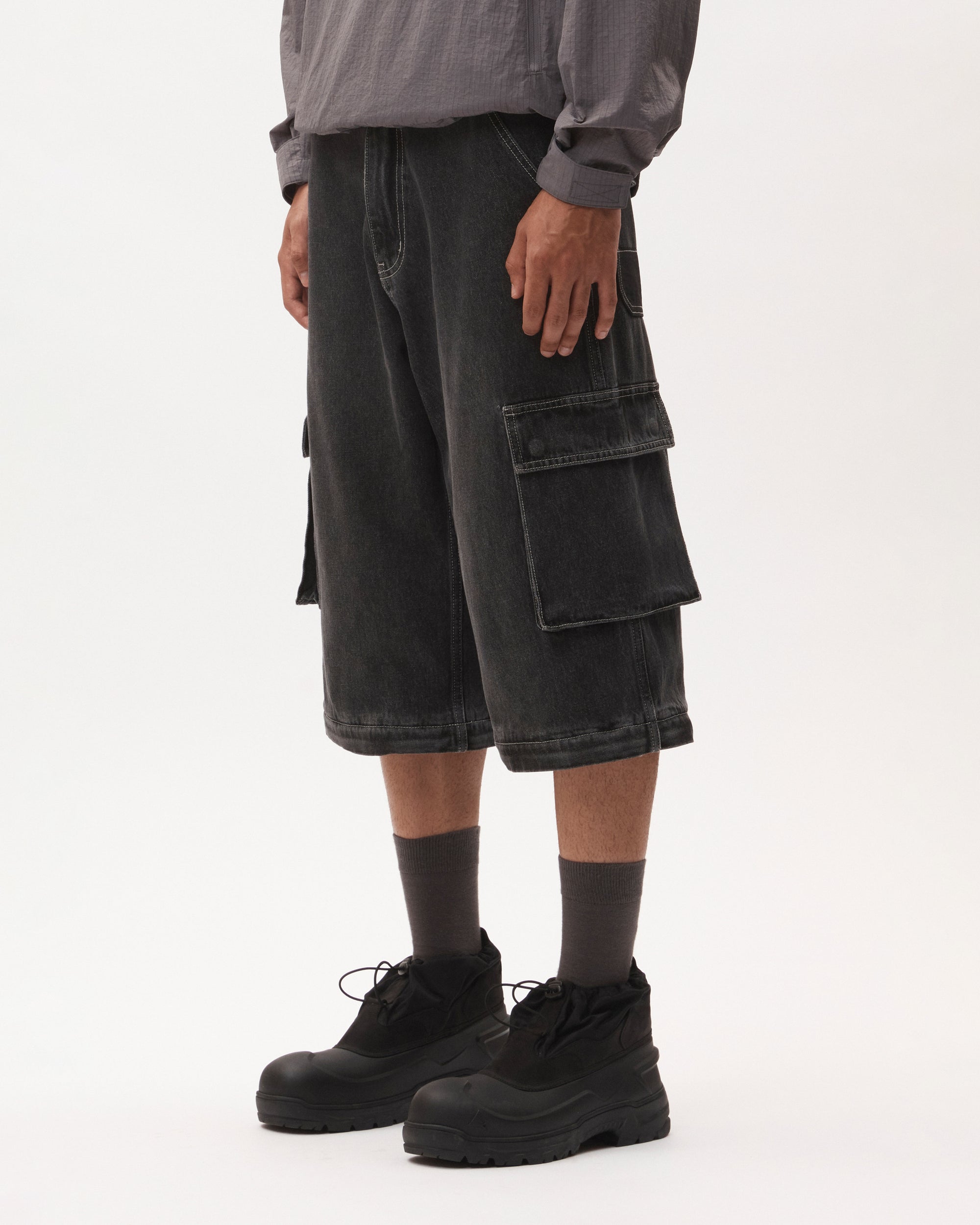 RATCHET WIDE LEG JEANS