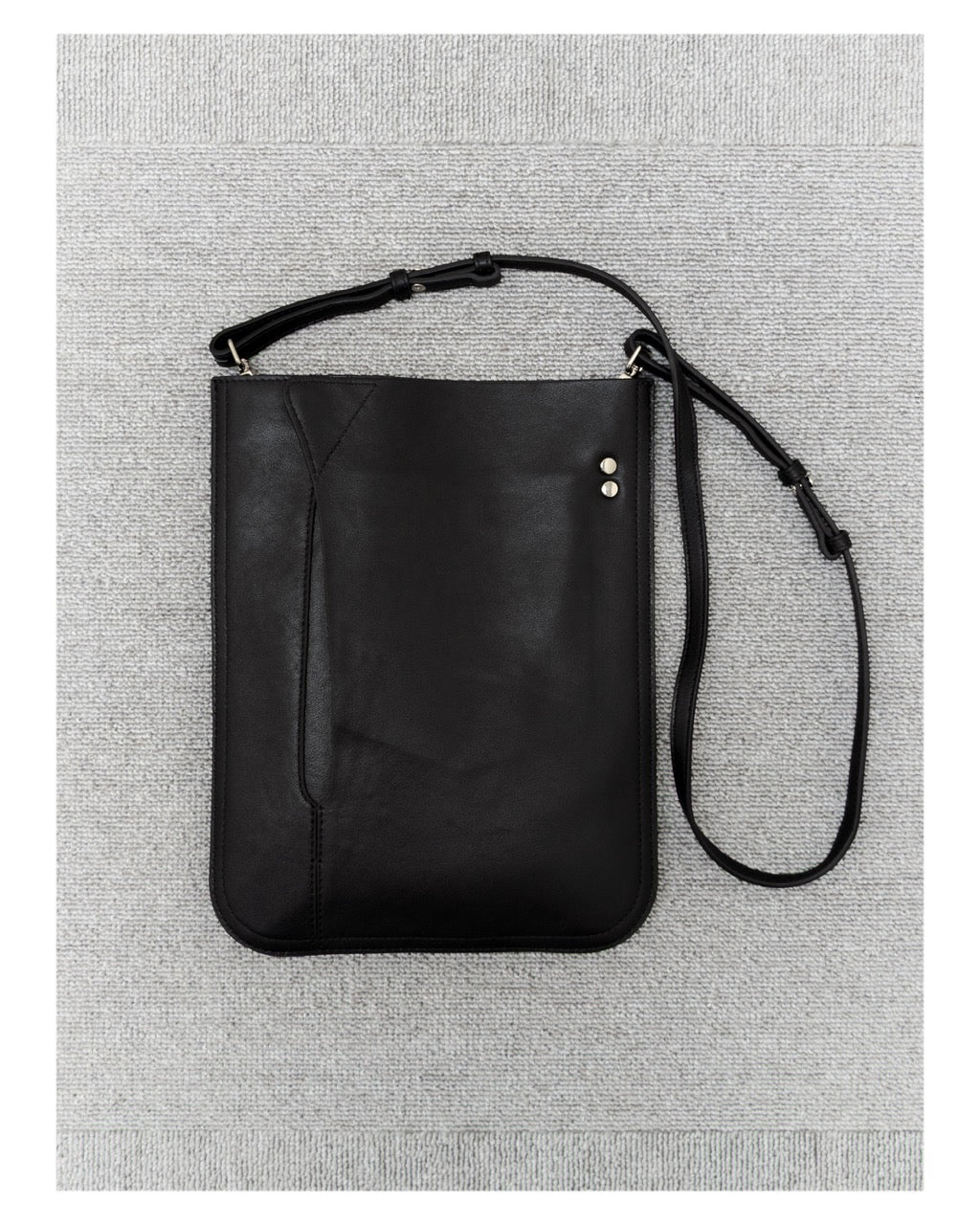 1ds DIMPLE FLAP CROSSBODY – BLACK CALF LEATHER